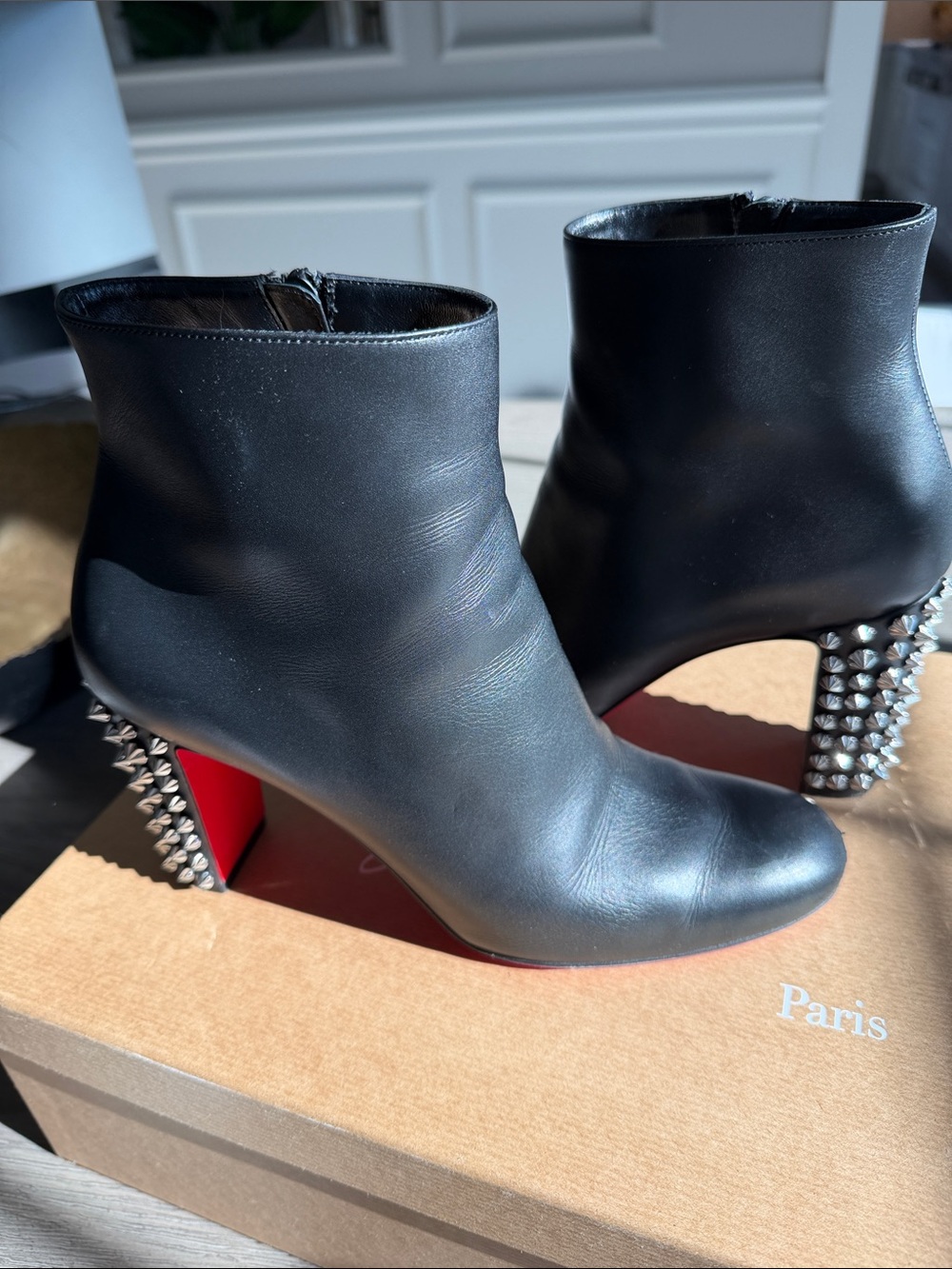 Christian Louboutin Suzi folk black Leather Studded Heel Ankle Boots size 40